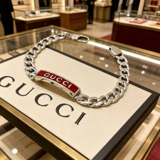 Gucci Interlocking G Logo Plaque Chain Bracelet