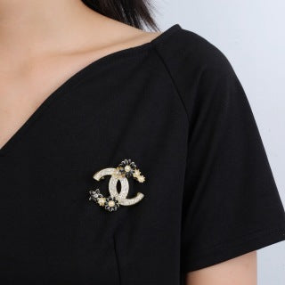 CHANEL Arabella Noir Floral Emblem Brooch
